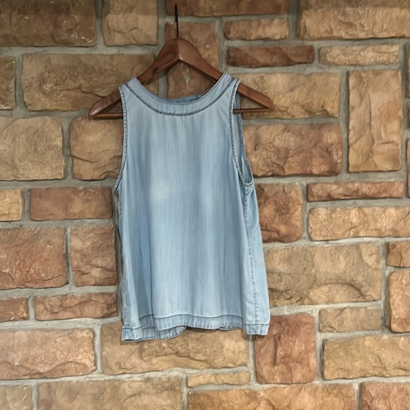 Women’s blouse - Picture 1 of 8